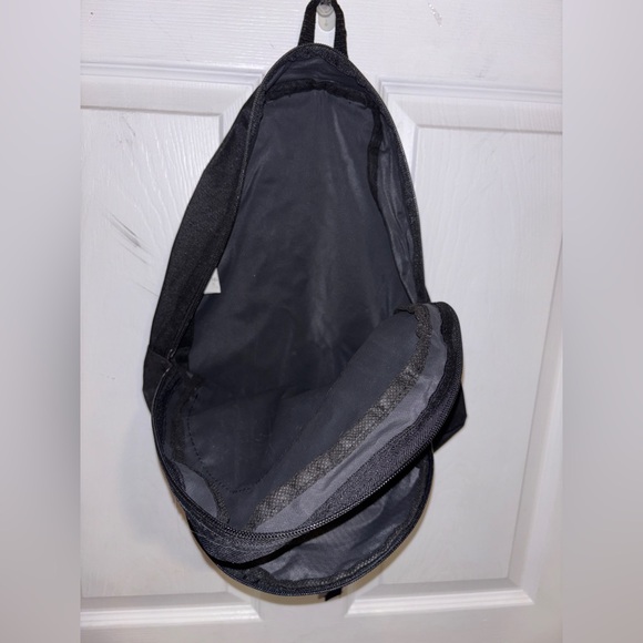 🖤 Simple Black Backpack 🖤 - Picture 2 of 4